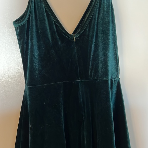 Shein emerald dress size medium could be small - Picture 2 of 2